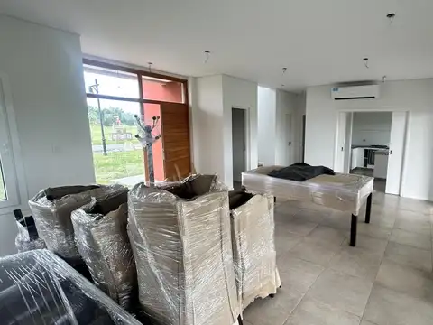 Casa en Venta en Countries y Barrios Cerrados en la Plata, USD 295.000