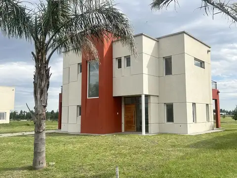 Casa en Haras del Sur III