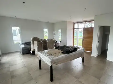 Casa 5 ambientes con 2 baños
