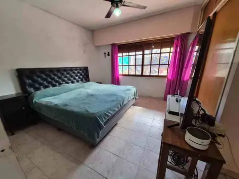 CASA- LOTE PROPIO- 2 VIVIENDAS- GARAGE- BANFIELD