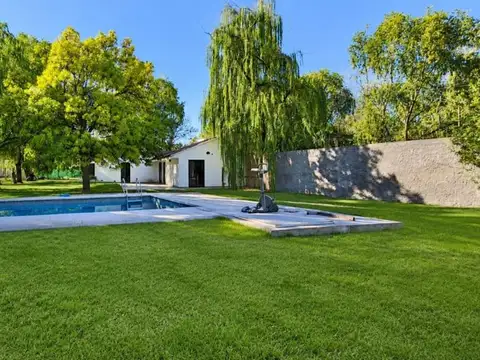 CASA PREMIUM CON PISCINA Y QUINCHO PARA 100 PERS.