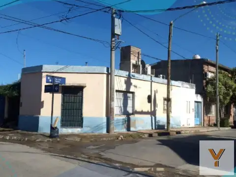 San Cruz e/ Félix Aguilar y San Luis