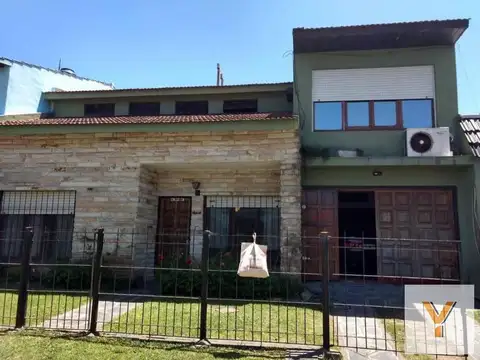 Casa en venta - 4 dormitorios 2 baños - 200mts2  - Playa Serena