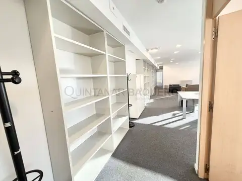 Oficina en Alquiler con 1 cochera