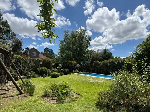 Casa 4 ambientes con 3 baños