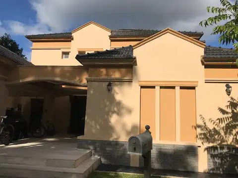 CASA CLASICA  EN ABRIL