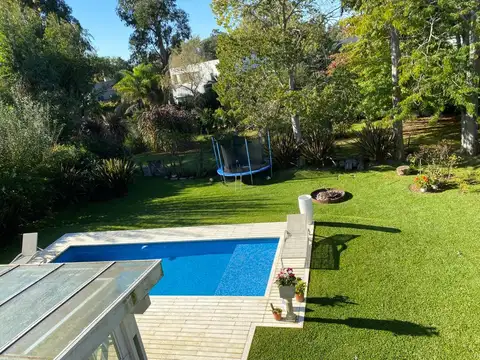 Casa en Venta con 2 cocheras