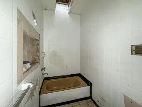 Casa de 2 dormitorios más comodín, patio y terraza