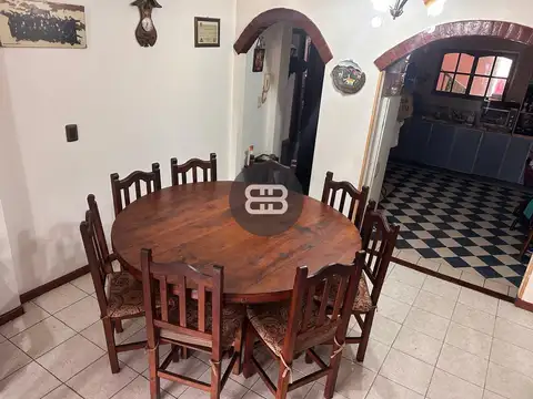 Casa 4 ambientes con 2 baños