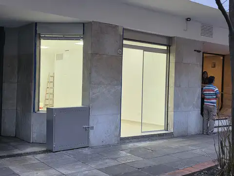 A 1 cuadra de Av. Cramer 2 Colegios  en la ,osma cuadras y edificios mas de 2000 personas x cuadra viviendo