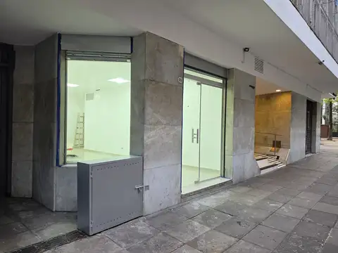 A 1 cuadra de Av. Cramer 2 Colegios  en la ,osma cuadras y edificios mas de 2000 personas x cuadra viviendo