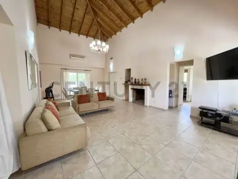 VENTA CASA SAN ELISEO 5 AMBIENTES CON PILETA Y COCHERA - APTA CREDITO