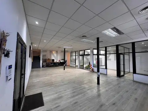 Oficinas en alquiler, La Plata, amplio ambiente principal más oficinas