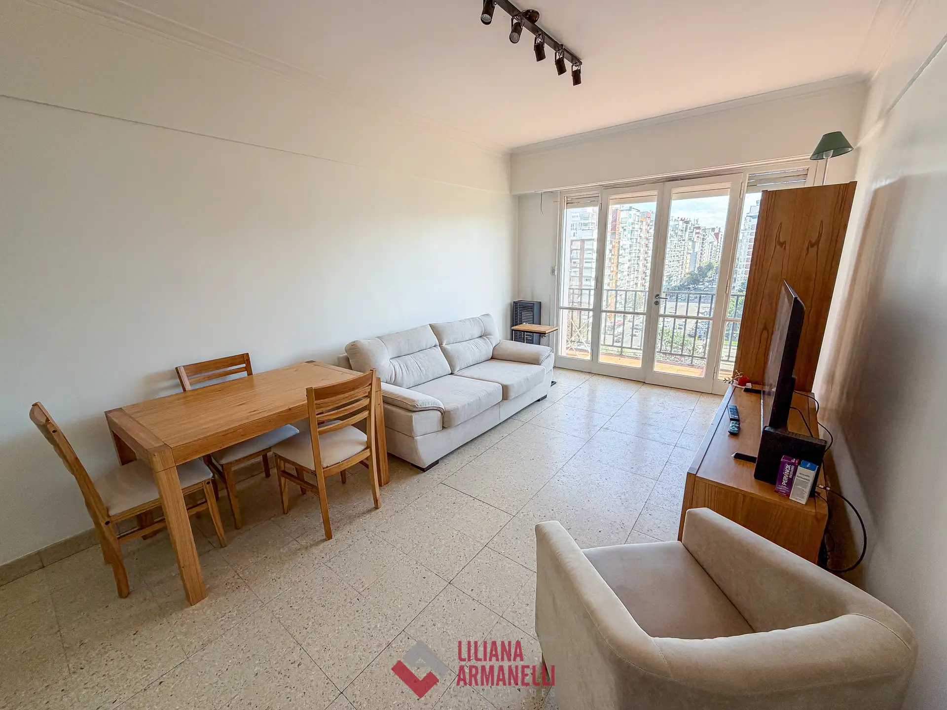 Depto 3 amb, 70m² a la calle con balcón — Plaza Colón