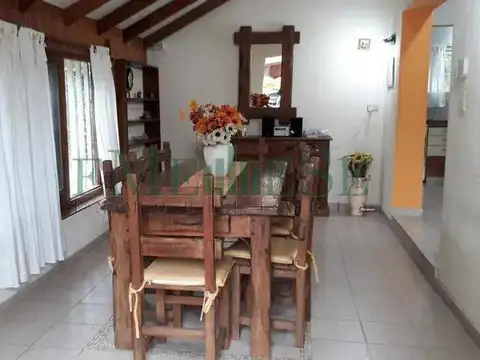 Casa 5 ambientes con 2 baños