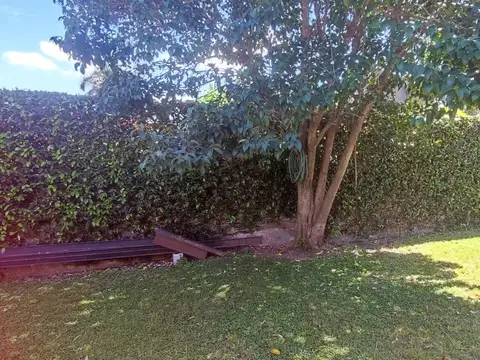 Permuta. Venta casa  americana 3 ambientes cochera.¨