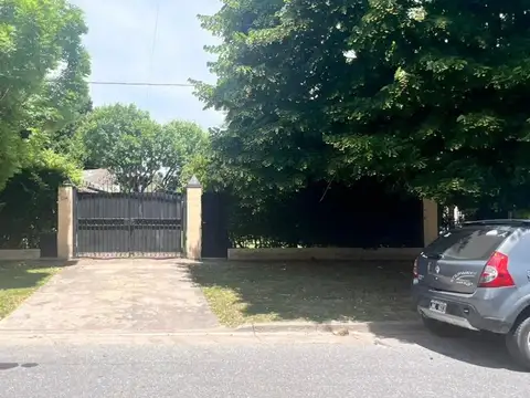 CASA EN VENTA GONNET CASTELLS QUINCHO Y PILETA