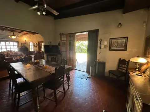 Casa en Venta con 3 cocheras