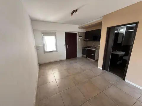 Departamento en Alquiler en Parque Chacabuco, $ 550.000
