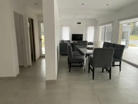 Casa 7 ambientes con 3 baños