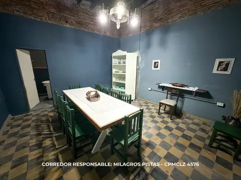 Casa en Alquiler con 8 cocheras