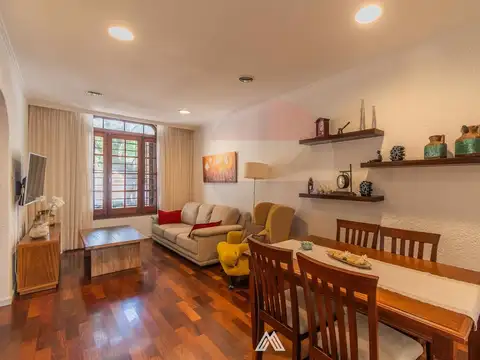 VENTA Casa 3 dormitorios,patio y garaje en Pocitos