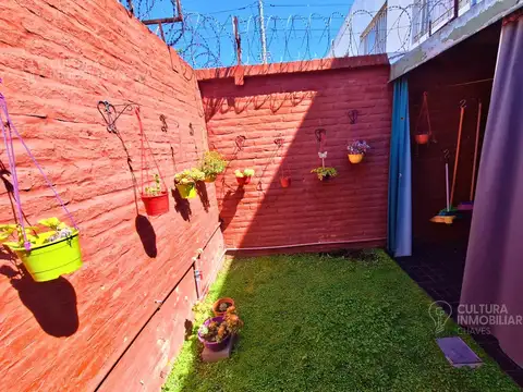 Depto Tipo Casa en Venta en Isidro Casanova, USD 54.000