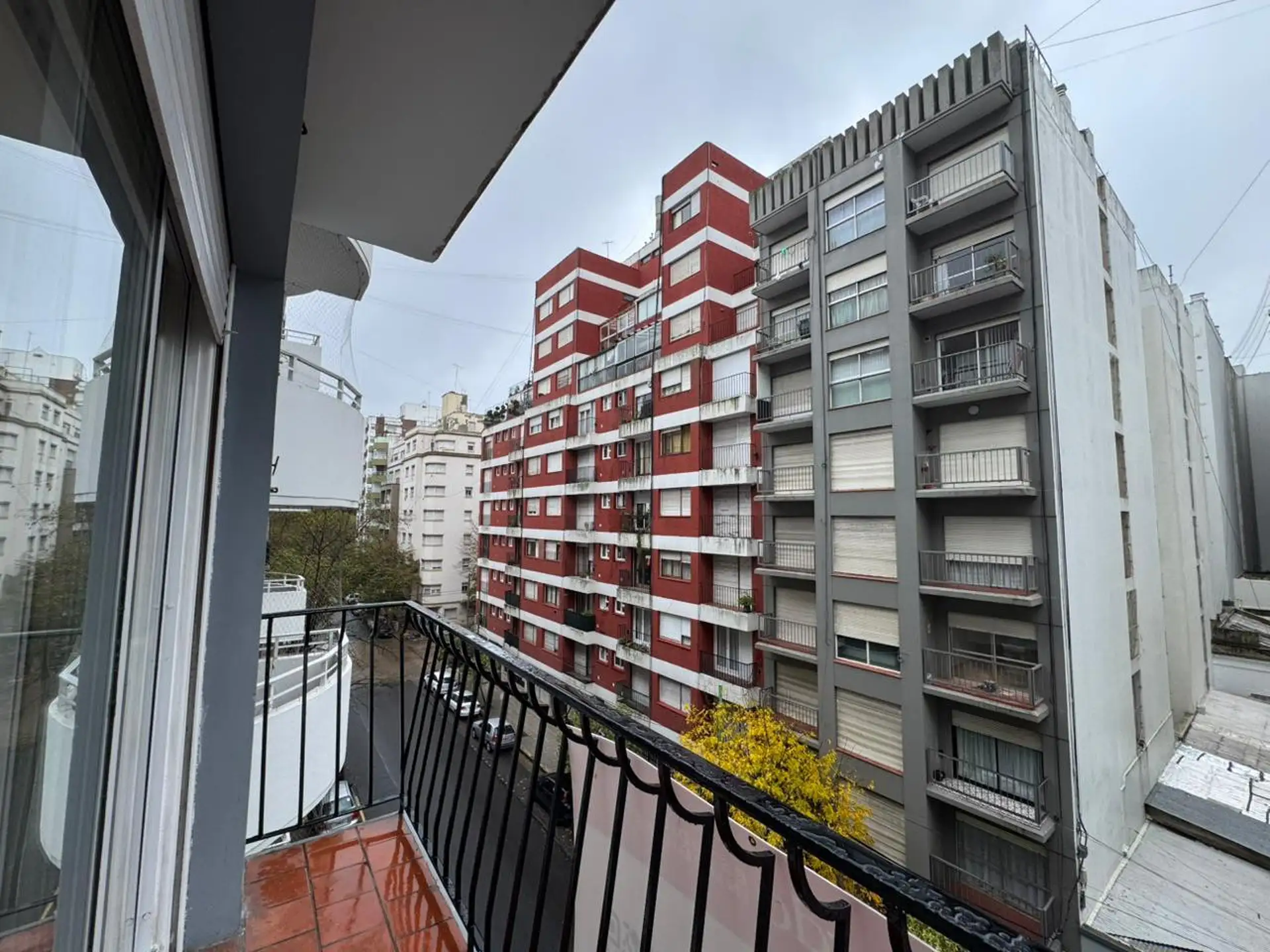 Depto 3 amb, 70m² con balcón — Plaza Colón