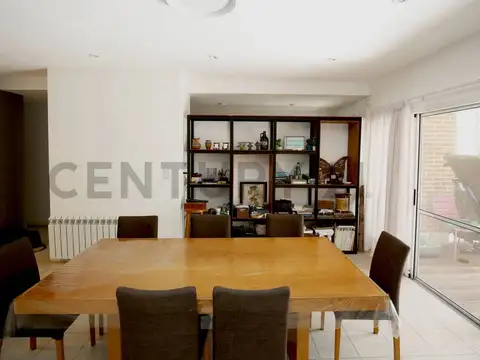 Casa 6 ambientes con 2 baños