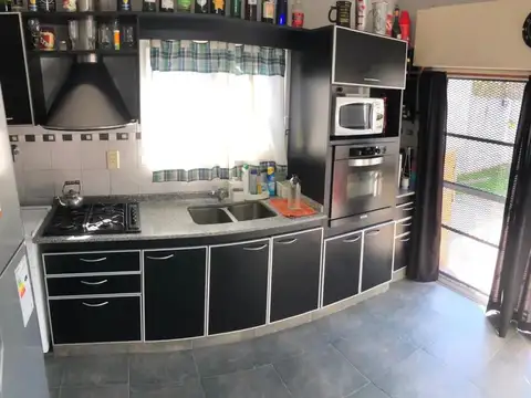 Casa 2 ambientes con 1 baño