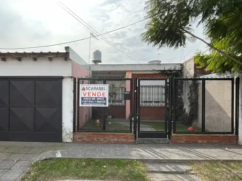 Venta | Libertad | Casa Con Quincho Y Pileta | U$s 87.000