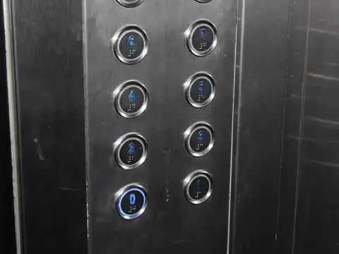 Av B Mitre 4800, Piso 2