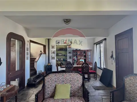 Casa 7 ambientes con 2 baños