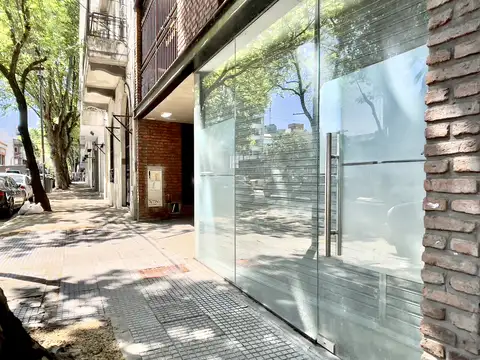 LOCAL EN VENTA  CON COCHERA  a  mts. de  Av. Cordoba  CON  RENTA