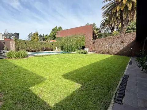 Casa 6 ambientes con 4 baños