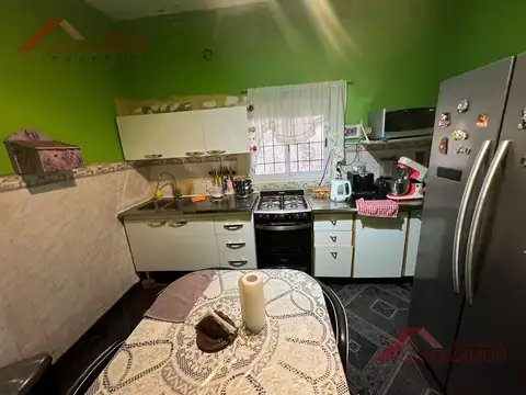 Casa 8 ambientes con 4 baños