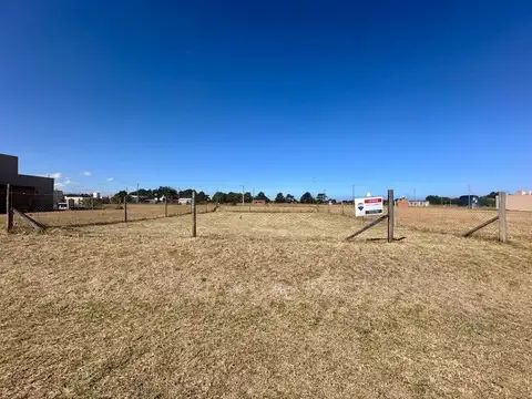 Lote en El Marquesado Cercado listo paraconstruir 