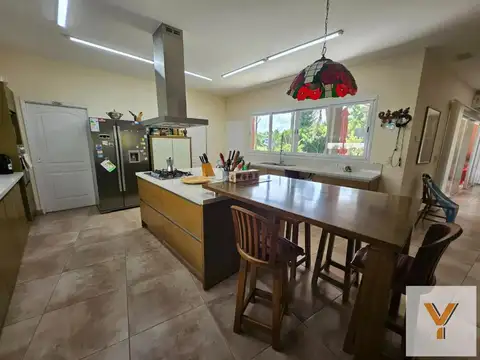 Casa 5 ambientes con 2 baños