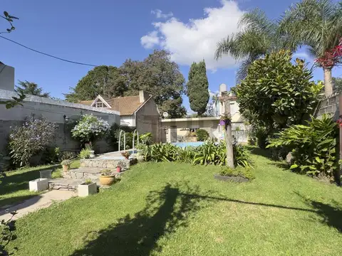 VENTA  CASA DE 4 DORMITORIOS EN LONGCHAMPS - PILETA  - PATIO + DEPARTAMENTO 3 AMBIENTES