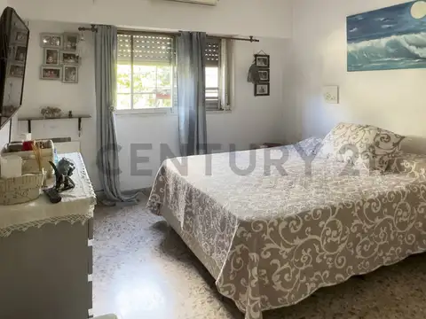 VENTA  CASA DE 4 DORMITORIOS EN LONGCHAMPS - PILETA  - PATIO + DEPARTAMENTO 3 AMBIENTES