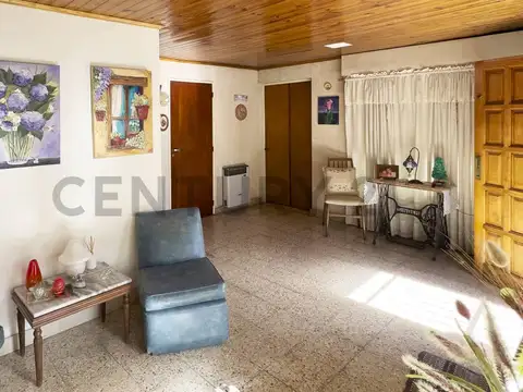 Casa 5 ambientes con 2 baños