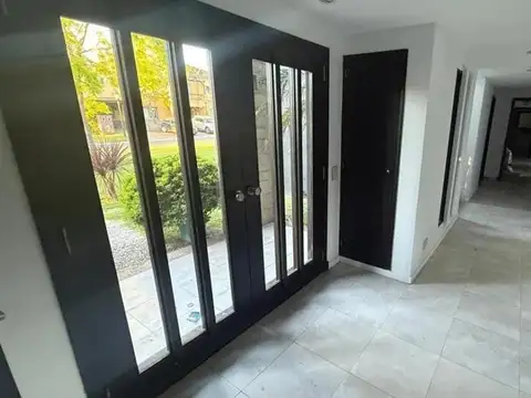 Casa 12 ambientes con 6 baños