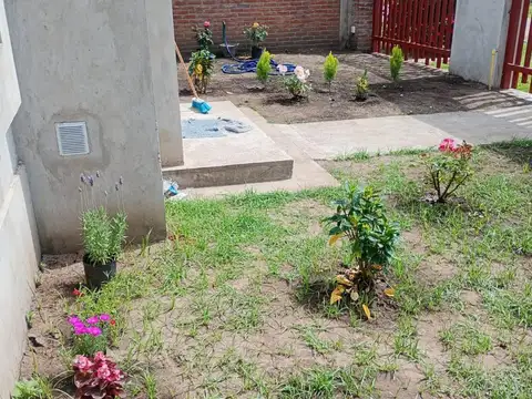 SE ALQUILA CASA EN  EN VIRREY DEL PINO