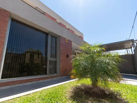 Casa en Venta con 2 cocheras
