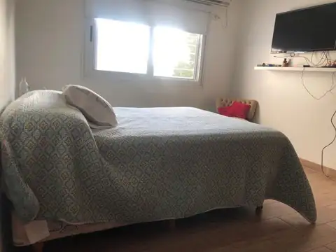 Casa 4 ambientes con piscina Moron