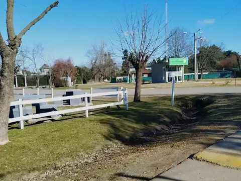 VENTA CASA TIPO IGLU, 3 AMBIENTES, CON LOTE DE 1730M, BARRIO SAKURA 100