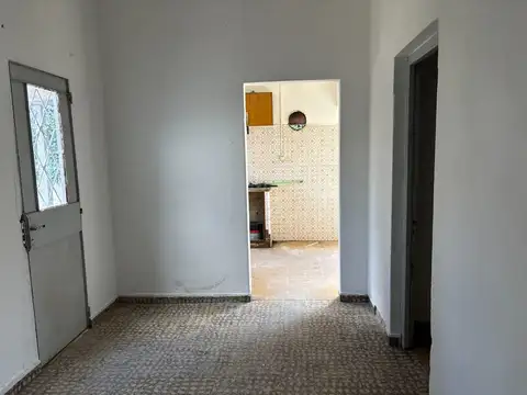 Casa 5 ambientes con 1 baño