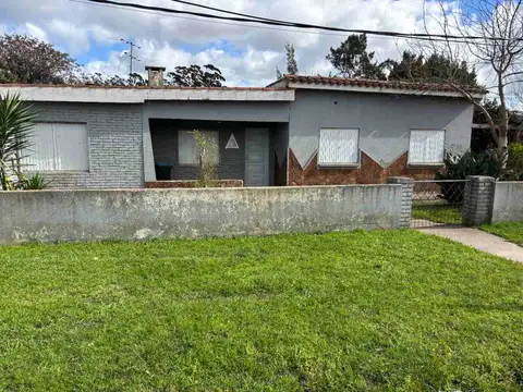 Alquiler casa de 2 dormitorios con fondo en Pando