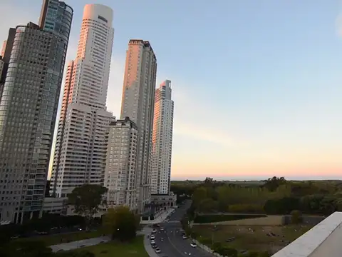 Exclusivo Dúplex con Terraza y Vista Abierta al Río