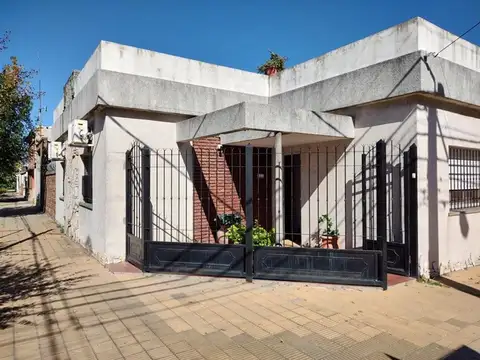 Casa centrica de 3 ambientes 